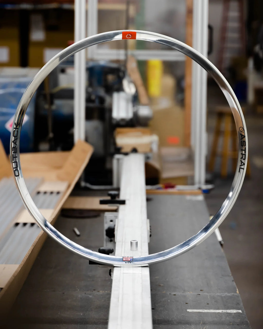 Outback Polished Silver Alloy 700c