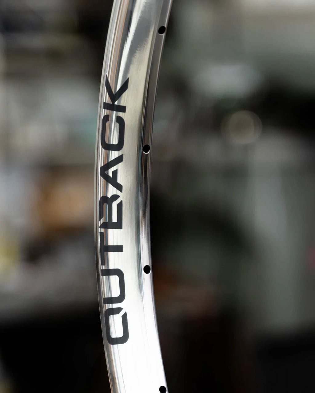 Outback Polished Silver Alloy 700c