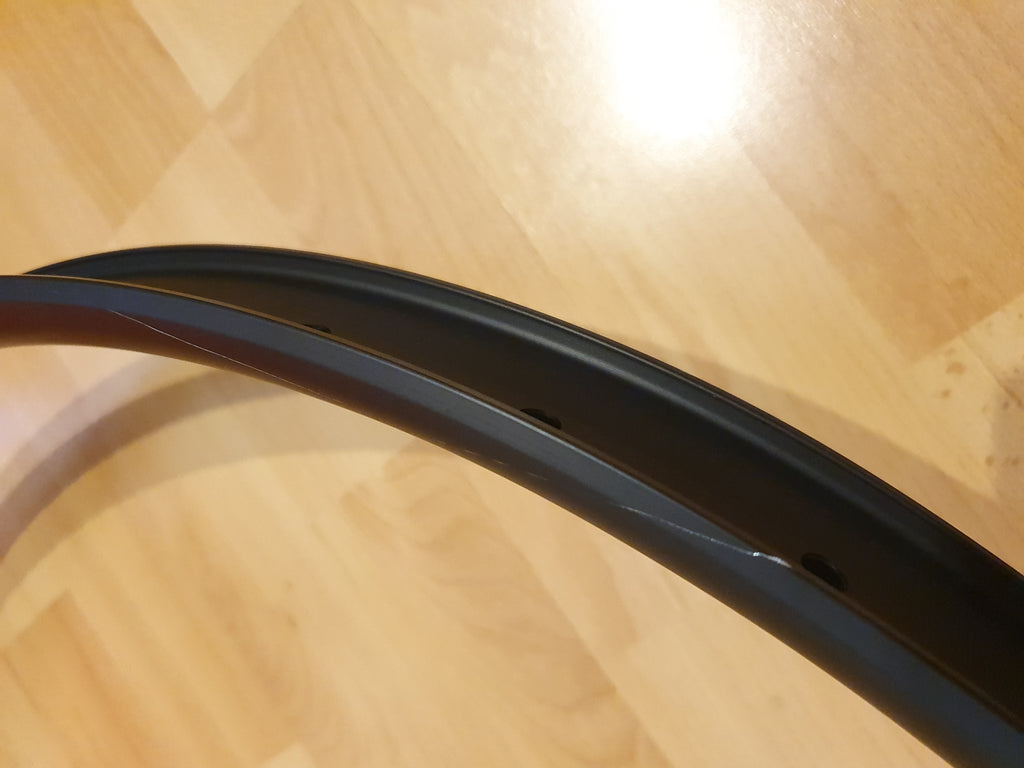 Dually 27.5” - 36H - Black- Scratched