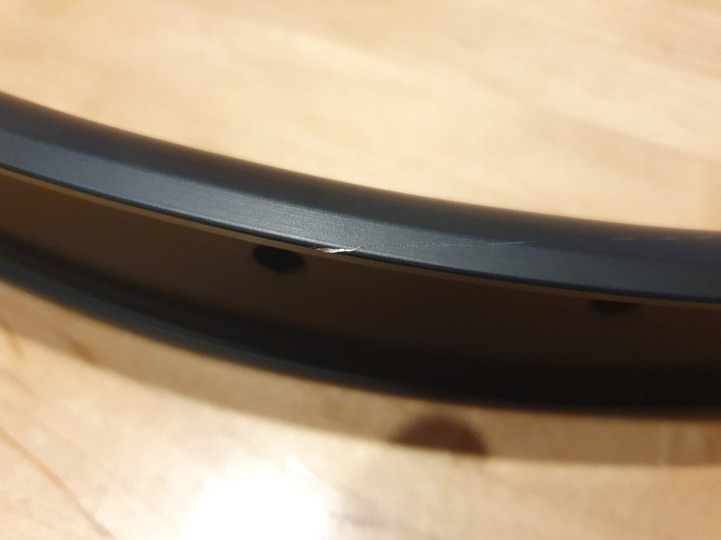 Dually 27.5” - 36H - Black- Scratched